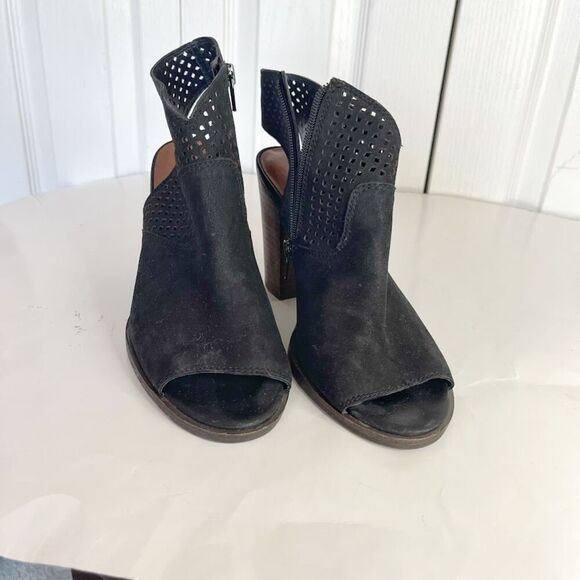 Lucky Brand Lizara Perforated Peep Toe Block Heel Bootie Sandal - Picture 4 of 13